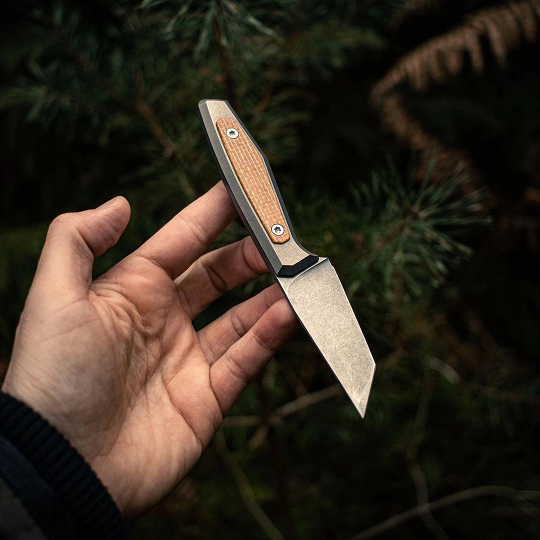 Daily Knives AK1 EDC knife – mood shot
