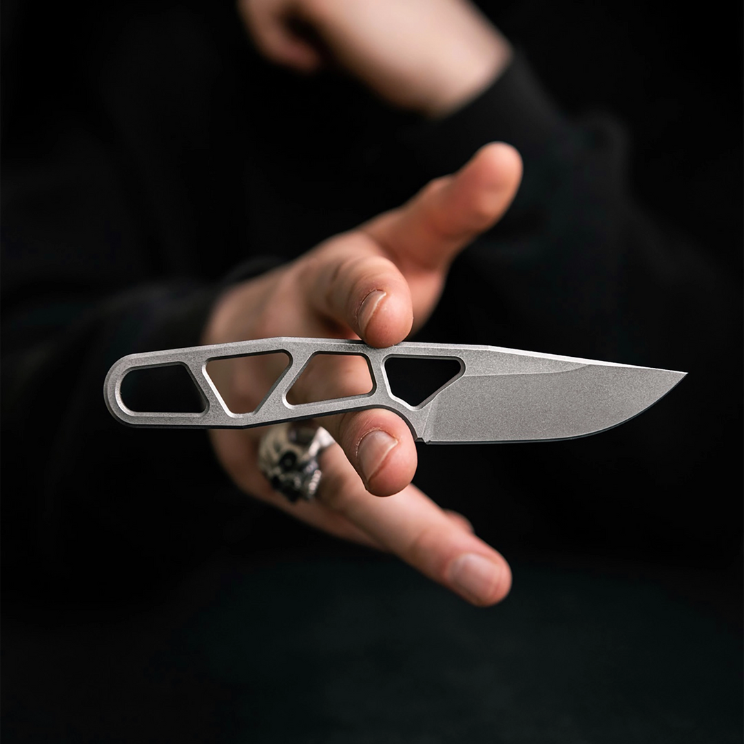 Daily Knives AK2 EDC knife – mood shot